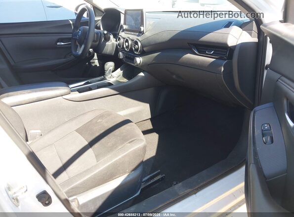 3N1AB8CV5PY280148 2023 NISSAN SENTRA Белый Вид салона спереди