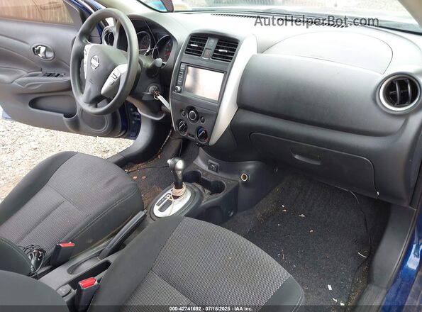 3N1CN7AP8KL822752 2019 NISSAN VERSA SEDAN Blue Вид салону спереду