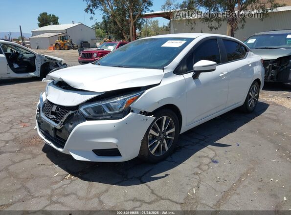 3N1CN8EV1ML869770 2021 NISSAN VERSA White Առջևի ձախ երեք քառորդ տեսարան