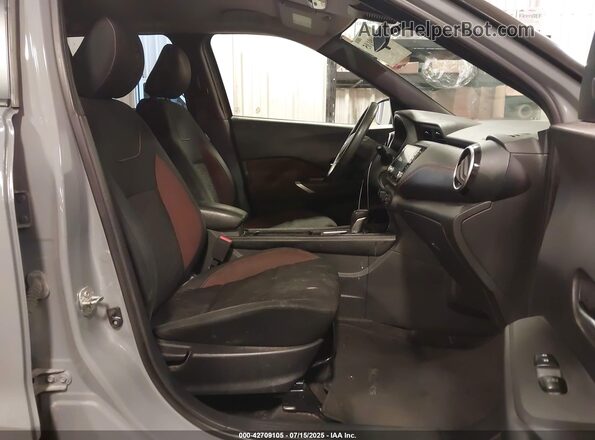 3N1CP5DV6ML474798 2021 NISSAN KICKS Gray Front interior view