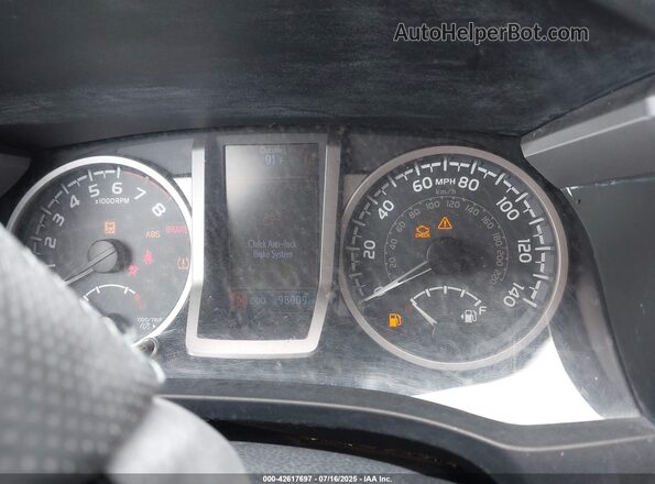 3TMCZ5AN0JM124066 2018 TOYOTA TACOMA Silver Widok tylnych siedzeń