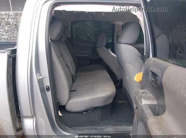 3TMCZ5AN0JM124066 2018 TOYOTA TACOMA Silver Widok naklejki z numerem VIN
