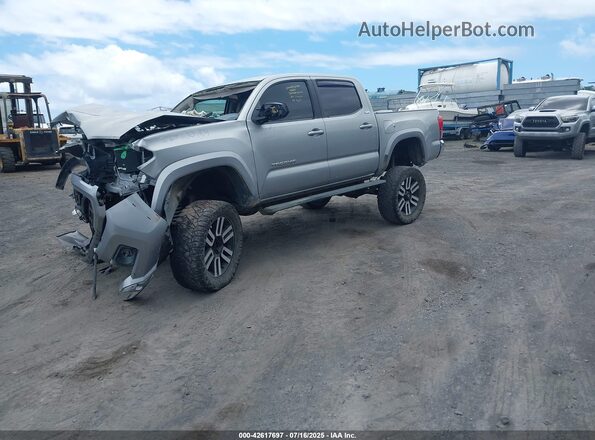 3TMCZ5AN0JM124066 2018 TOYOTA TACOMA Silver Przód lewy