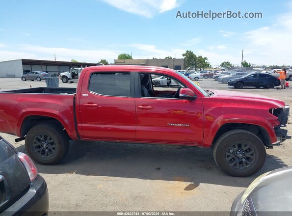 3TMCZ5AN5NM524792 2022 TOYOTA TACOMA Red 360 interior view