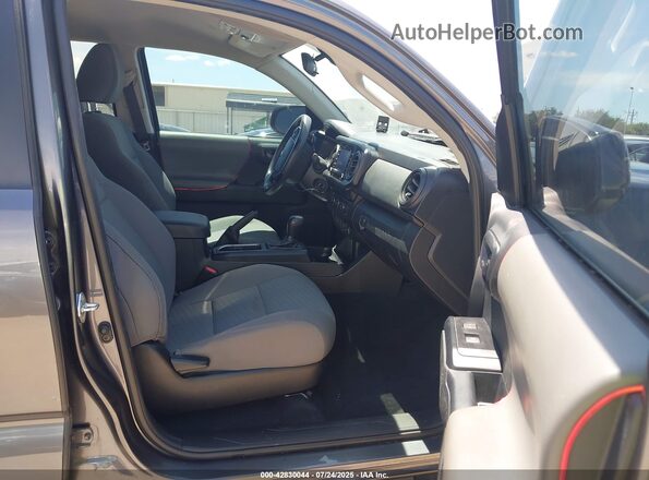 3TYAX5GN8MT032622 2021 TOYOTA TACOMA Gray წინა სალონის ხედი