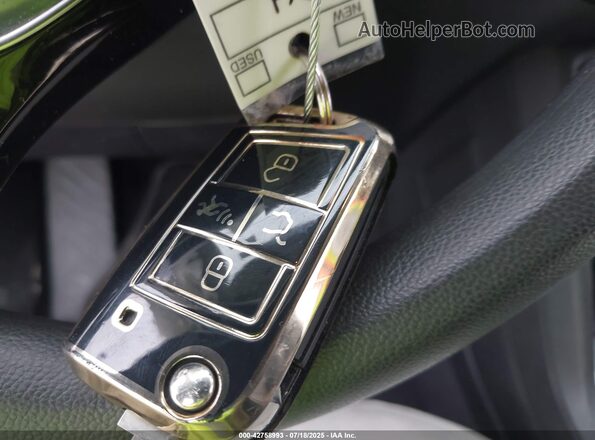 3VV1B7AX6MM040221 2021 VOLKSWAGEN TIGUAN Green Առջևի վահանակի տեսք