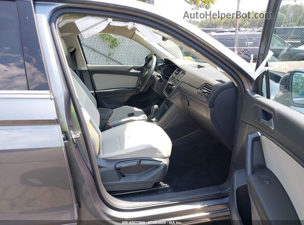 3VV2B7AX3MM064707 2021 VOLKSWAGEN TIGUAN Gray Widok wnętrza z przodu