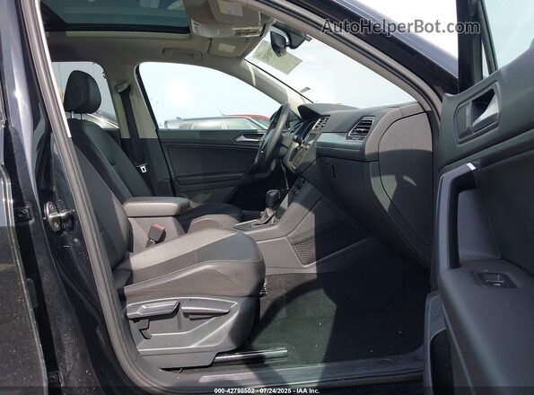 3VV3B7AX7MM043668 2021 VOLKSWAGEN TIGUAN Black Widok wnętrza z przodu