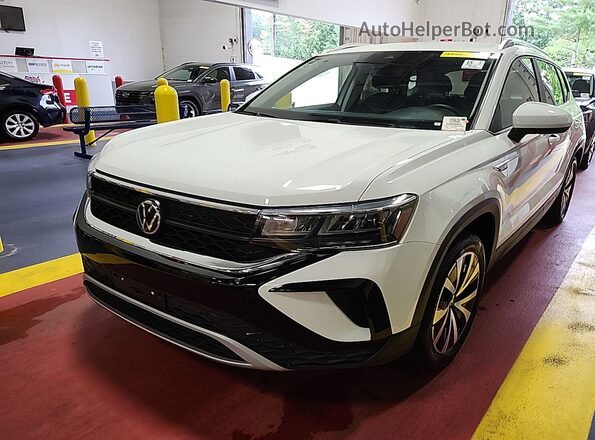 3VVYX7B22PM332858 2023 VOLKSWAGEN TAOS  Widok wnętrza z przodu