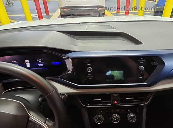 3VVYX7B22PM332858 2023 VOLKSWAGEN TAOS  Widok komory silnika