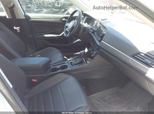 3VWC57BU5MM018422 2021 VOLKSWAGEN JETTA White წინა სალონის ხედი