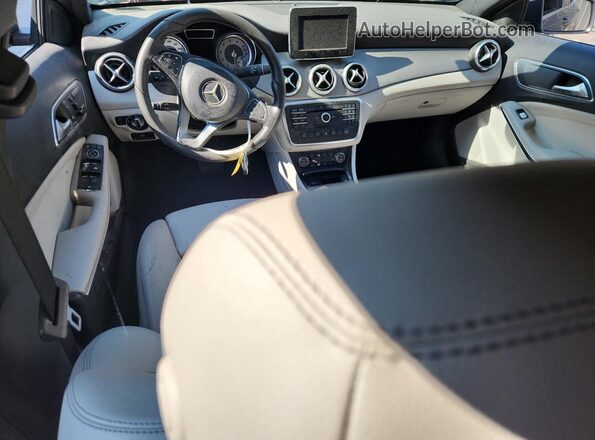WDCTG4EB7GJ231471 2016 MERCEDES-BENZ GLA-CLASS Gray ხელსაწყოთა პანელის ხედი