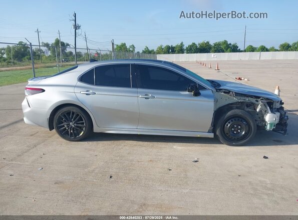 4T1K61AK0MU473677 2021 TOYOTA CAMRY Silver უკანა სალონის ხედი