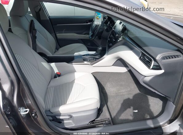4T1T11BK2MU028715 2021 TOYOTA CAMRY Gray Widok wnętrza z przodu