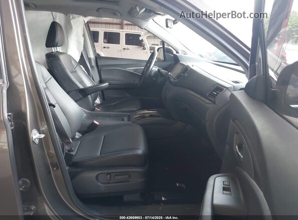 5FPYK3F57NB038228 2022 HONDA RIDGELINE Коричневый Вид салона спереди