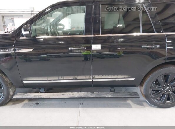 5LMJJ2LGXPEL10846 2023 LINCOLN NAVIGATOR Black Widok z przodu