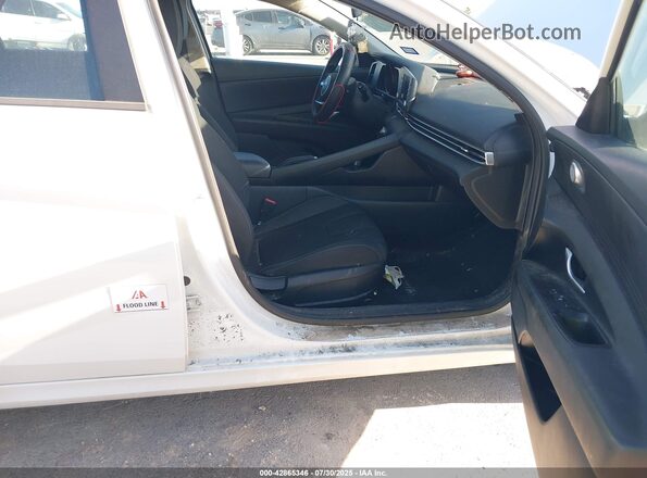 5NPLM4AG2MH030985 2021 HYUNDAI ELANTRA White Front view
