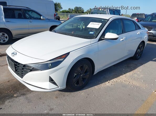 5NPLM4AG2MH030985 2021 HYUNDAI ELANTRA White Front left