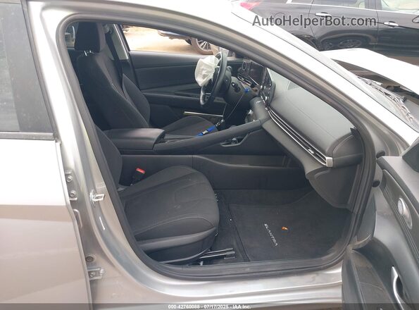 5NPLS4AG1MH032541 2021 HYUNDAI ELANTRA Silver Widok wnętrza z przodu