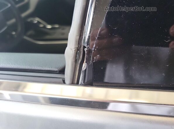 5TDHARAH5MS011944 2021 TOYOTA LE  Вид салона спереди