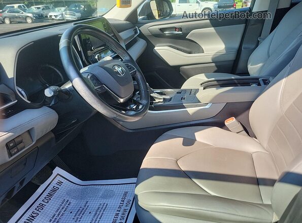 5TDHARAH5MS011944 2021 TOYOTA LE  Вид сзади