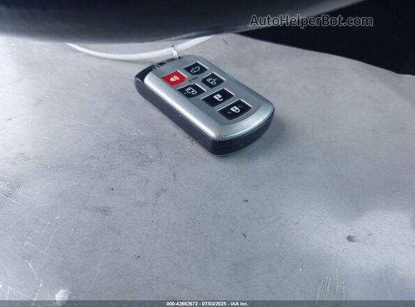 5TDXZ3DCXHS895547 2017 TOYOTA SIENNA Red 
