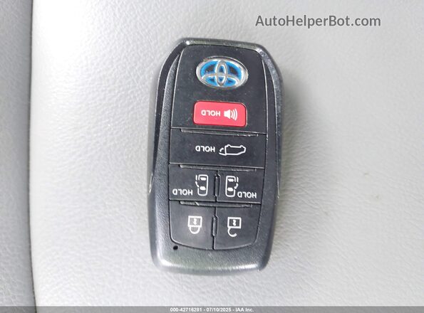 5TDYRKEC8MS038683 2021 TOYOTA LE Черный Вид панели приборов