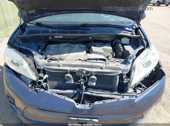 5TDYZ3DC1JS961218 2018 TOYOTA LE Blue Rear view