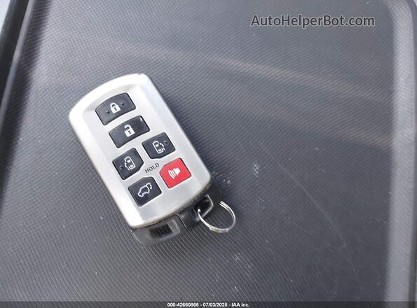 5TDYZ3DC1JS961218 2018 TOYOTA LE Blue Dashboard view