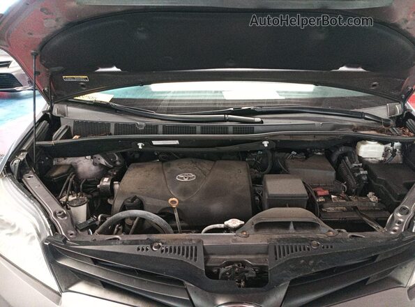 5TDZZ3DC1LS064570 2020 TOYOTA SIENNA  Front interior view