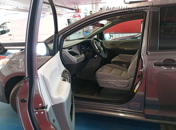 5TDZZ3DC1LS064570 2020 TOYOTA SIENNA  Engine compartment view
