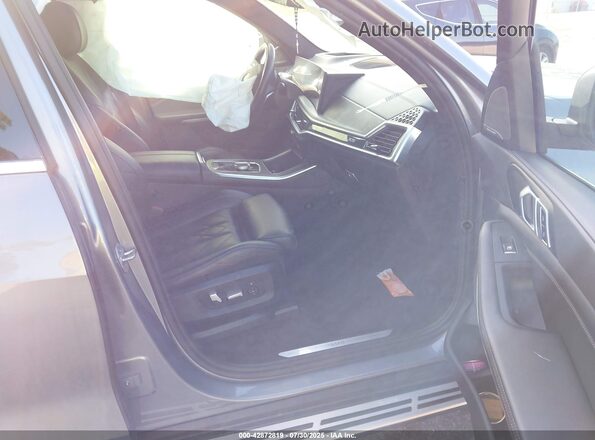 5UX13EU04R9S12362 2024 BMW X5 Gray Вид салону спереду