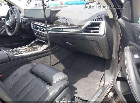 5UX23EM08S9Y16412 2025 BMW X7 Black Vista interior delantera
