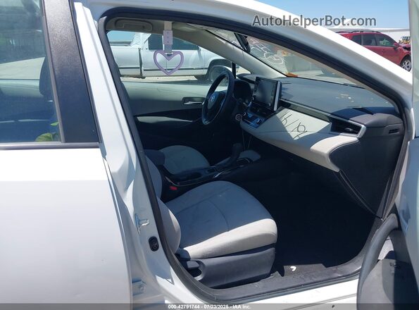 5YFEPMAE1MP180006 2021 TOYOTA LL White Vista interior delantera