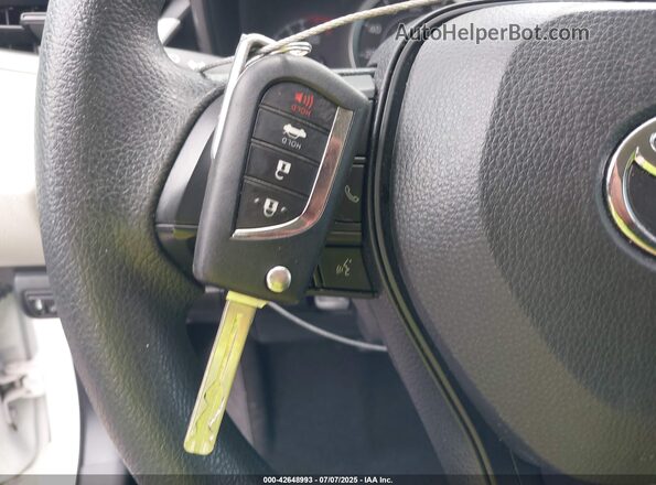 5YFEPMAE7MP214062 2021 TOYOTA LL White Widok deski rozdzielczej