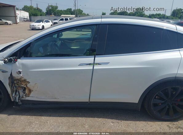 5YJXCBE46KF187777 2019 TESLA MODEL X White Widok wnętrza z tyłu