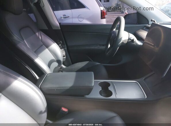 5YJYGDEE8MF285788 2021 TESLA MODEL Y Red Вид салону спереду