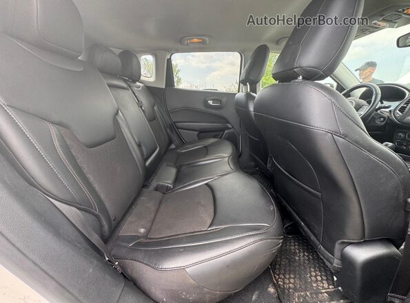 3C4NJDBB4MT588325 2021 JEEP COMPASS White Front interior view
