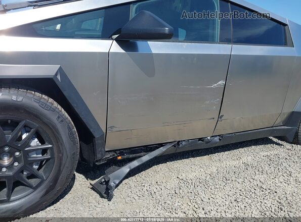 7G2CEHED0SA074770 2025 TESLA CYBERTRUCK Silver Դիմացի տեսք
