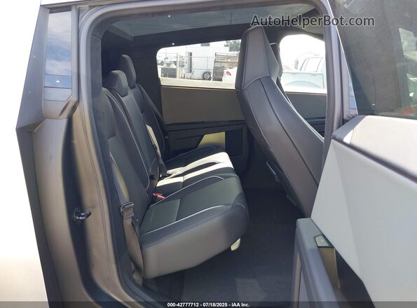 7G2CEHED0SA074770 2025 TESLA CYBERTRUCK Silver VIN կոդի պիտակի տեսք