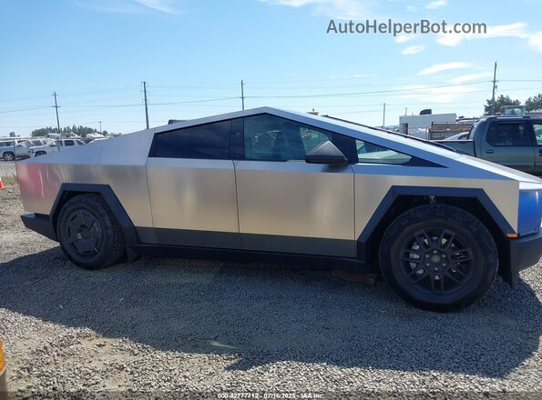 7G2CEHED0SA074770 2025 TESLA CYBERTRUCK Silver Սալոնի 360 աստիճան տեսք