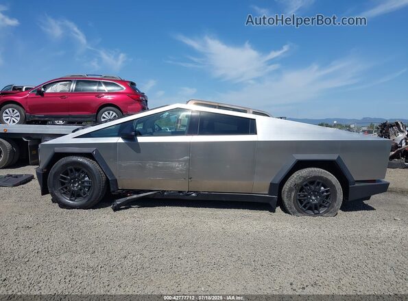7G2CEHED0SA074770 2025 TESLA CYBERTRUCK Silver 