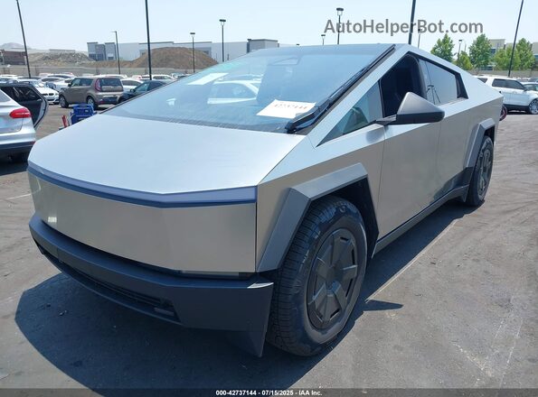 7G2CEHED3RA049596 2024 TESLA CYBERTRUCK Silver წინა მარცხენა ხედი სამი მეოთხედიდან