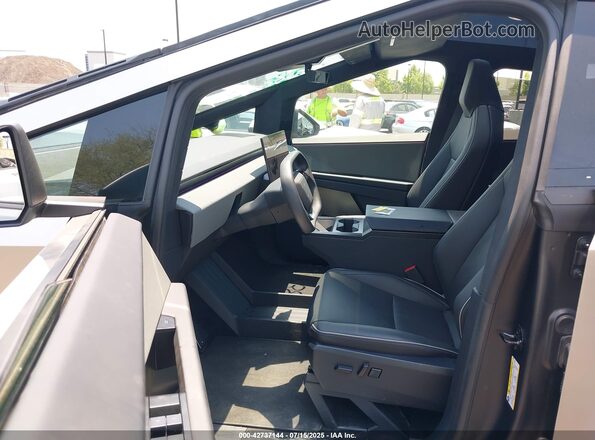 7G2CEHED3RA049596 2024 TESLA CYBERTRUCK Silver წინა სალონის ხედი