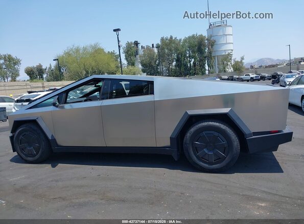 7G2CEHED3RA049596 2024 TESLA CYBERTRUCK Silver სალონის 360-გრადუსიანი ხედი
