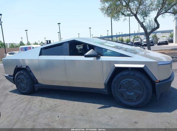 7G2CEHED3RA049596 2024 TESLA CYBERTRUCK Silver უკანა სალონის ხედი