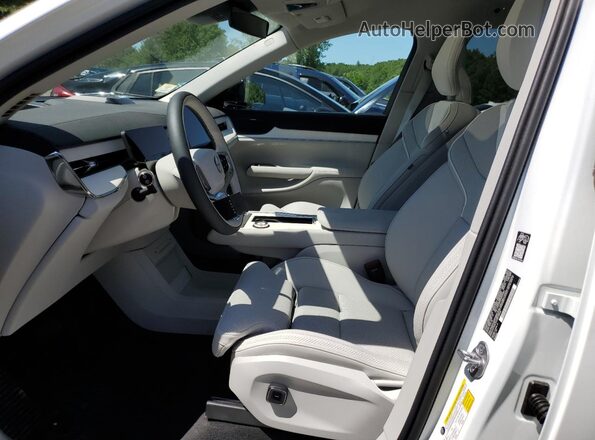 7JDEV3KK8SG005696 2025 VOLVO EX90 White 