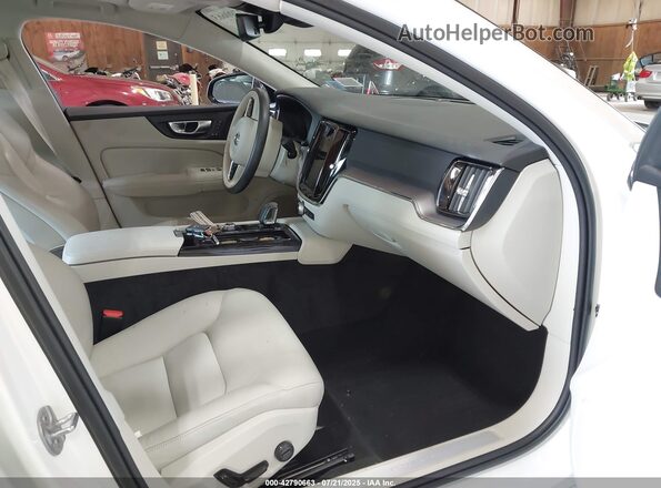 7JRH60FK5RG311147 2024 VOLVO S60 RECHARGE PLUG-IN HYBRID Белый Вид салона спереди