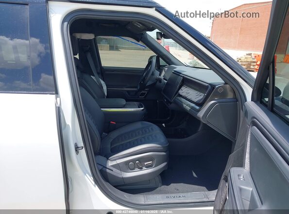 7PDSGABA5RN035187 2024 RIVIAN R1S White Vista interior delantera