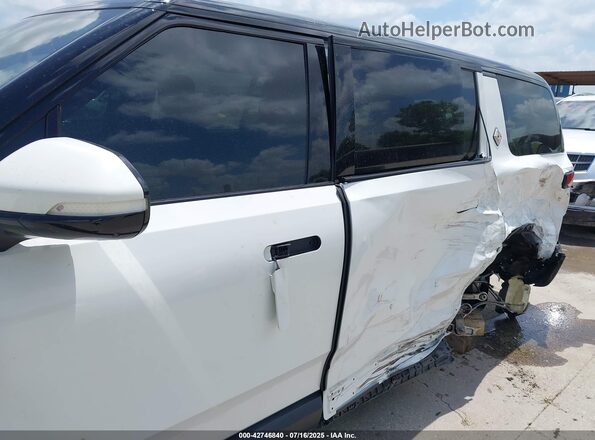 7PDSGABA5RN035187 2024 RIVIAN R1S White 